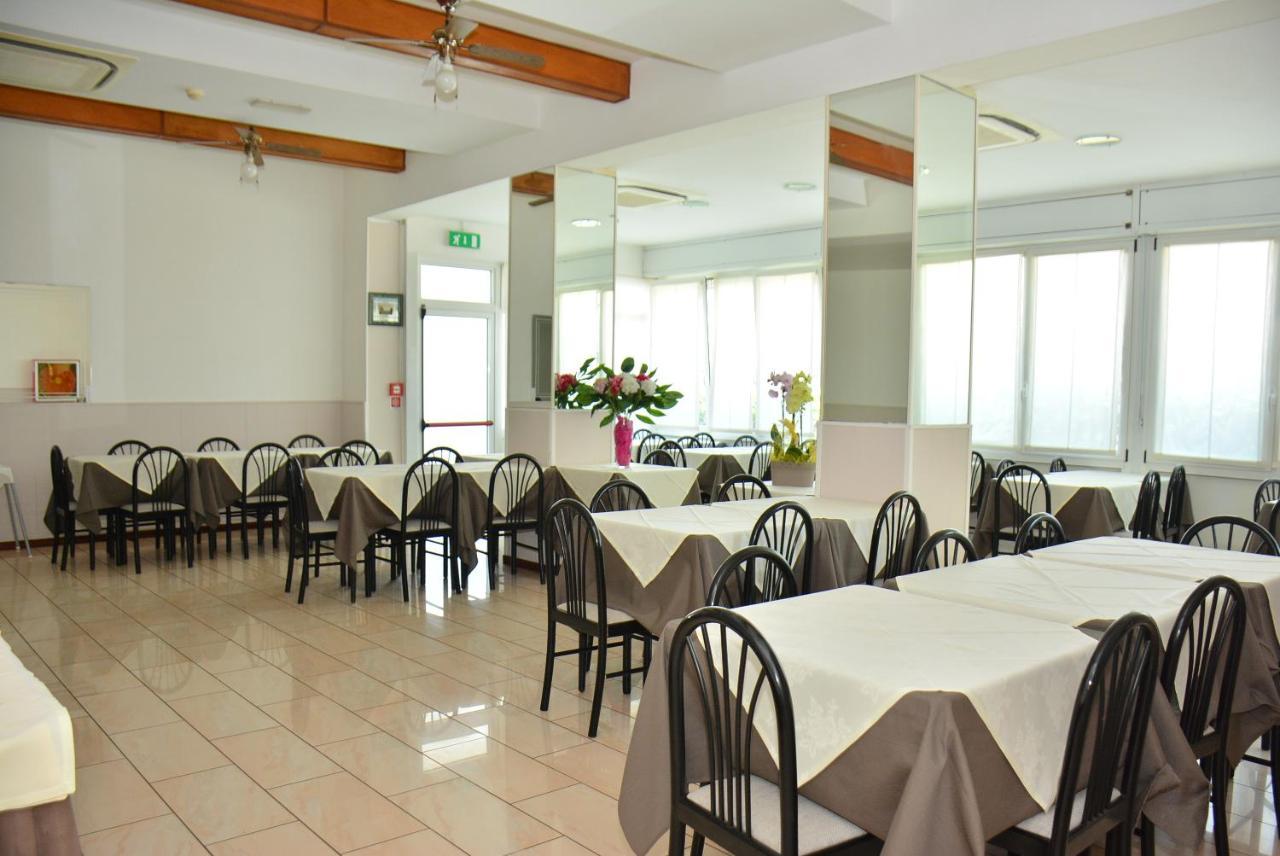 Hotel Marisa Riccione Zewnętrze zdjęcie